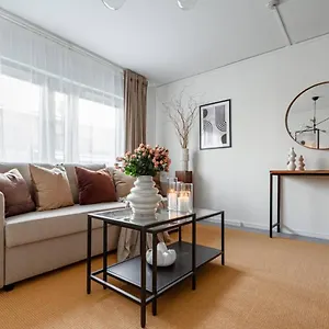 Simple In Trendy Soedermalm - Construction Work Apartamento